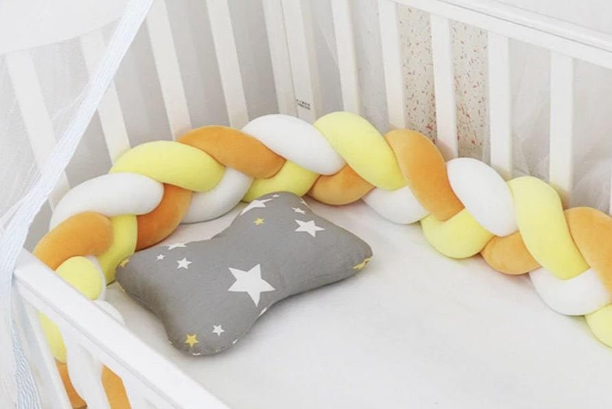 tour de lit tressé jaune moutarde blanc