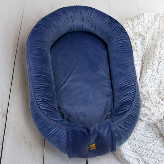nid bébé bleu marine