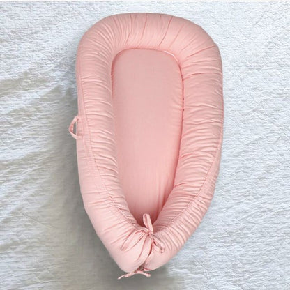réducteur de lit bébé rose