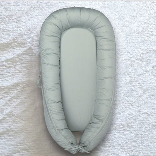 réducteur de lit bébé vert