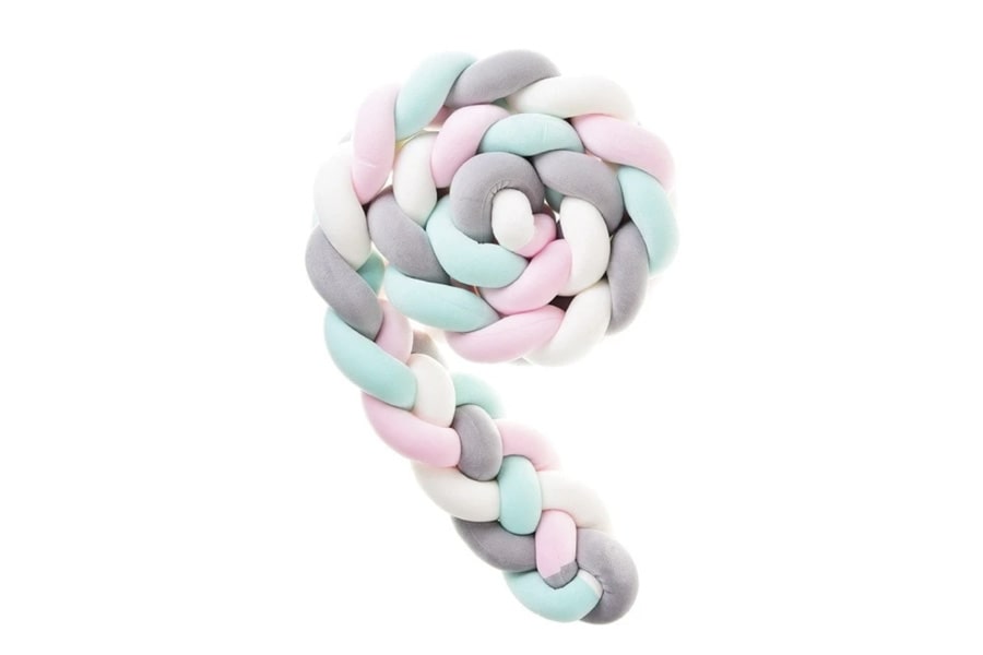 tresse de lit autour de bebe
